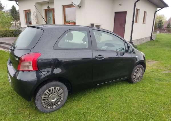 Toyota Yaris cena 6800 przebieg: 238000, rok produkcji 2006 z Szubin małe 29